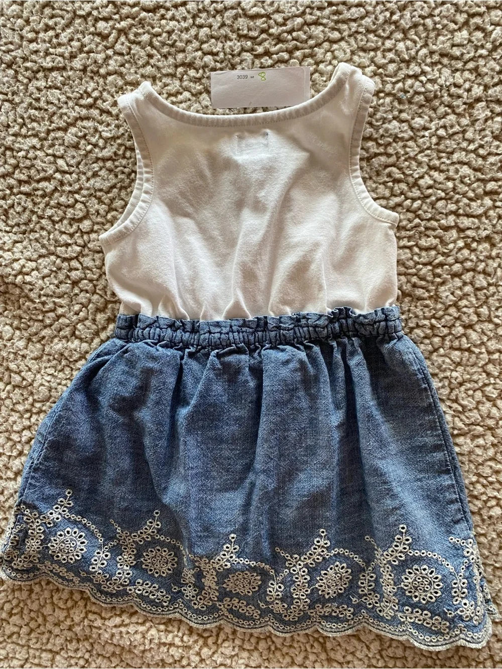 GAP sleeveless white